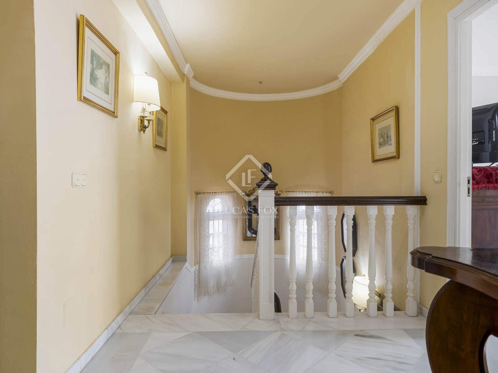 6 bedroom Villa for sale in Estepona with pool garage - € 3,800,000 (Ref: 8613944)