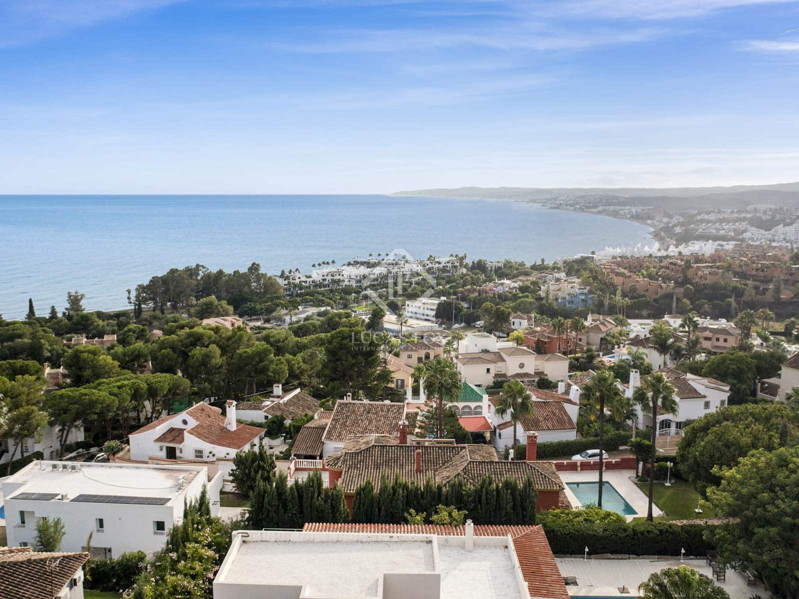 6 bedroom Villa for sale in Estepona with pool garage - € 3,800,000 (Ref: 8613944)