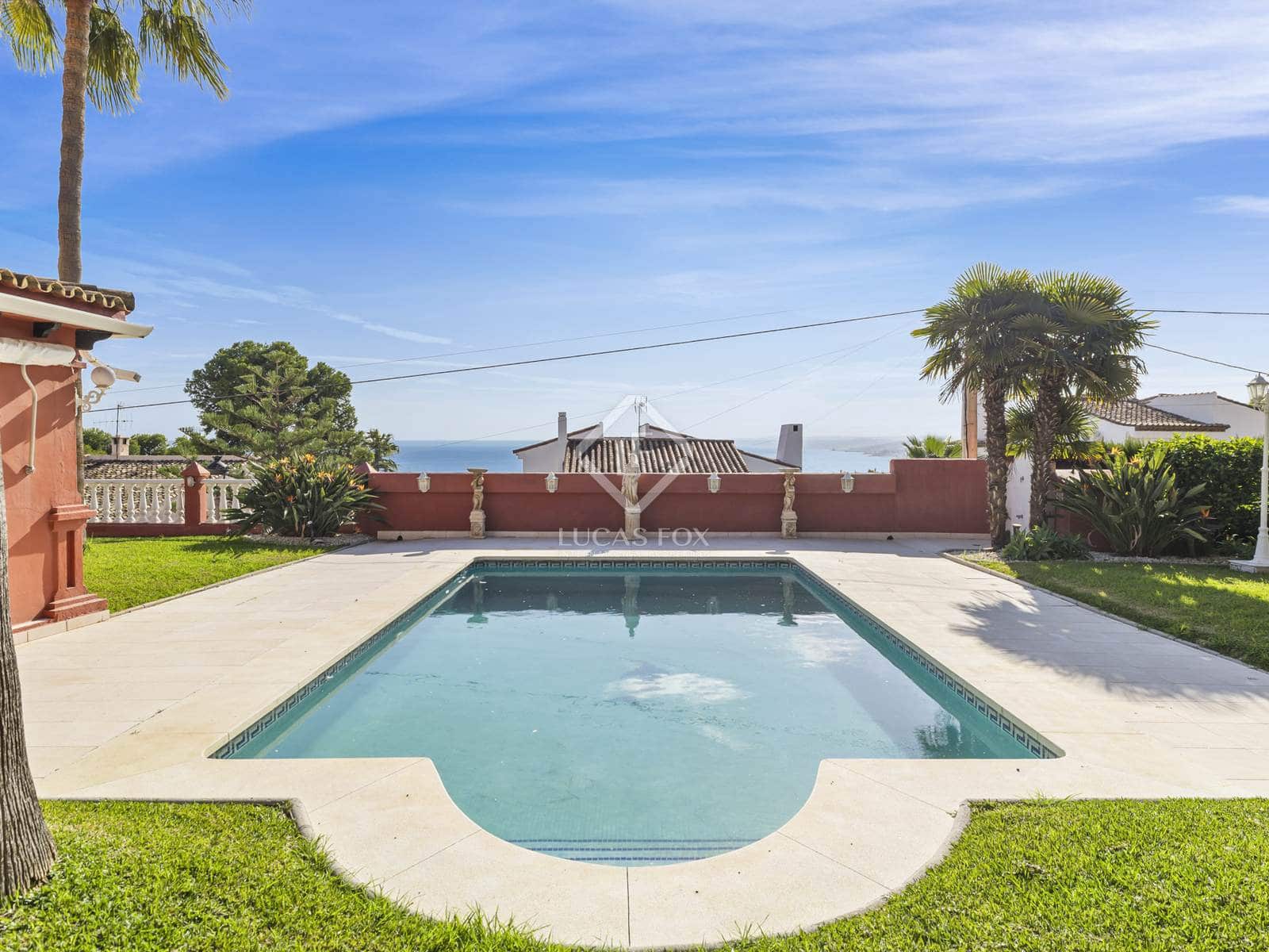 6 bedroom Villa for sale in Estepona with pool garage - € 3,800,000 (Ref: 8613944)