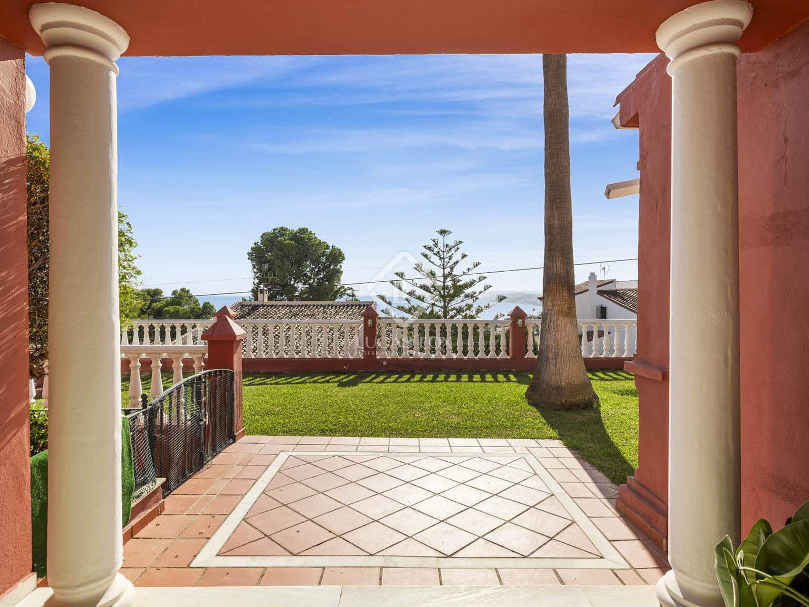 6 bedroom Villa for sale in Estepona with pool garage - € 3,800,000 (Ref: 8613944)