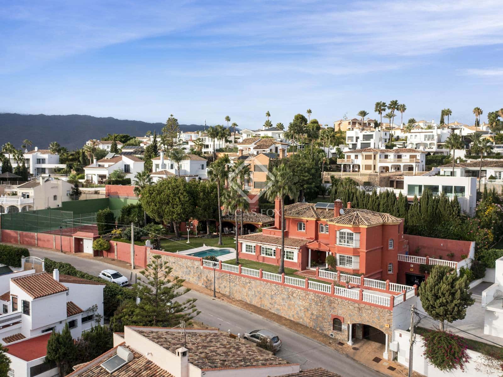 6 bedroom Villa for sale in Estepona with pool garage - € 3,800,000 (Ref: 8613944)