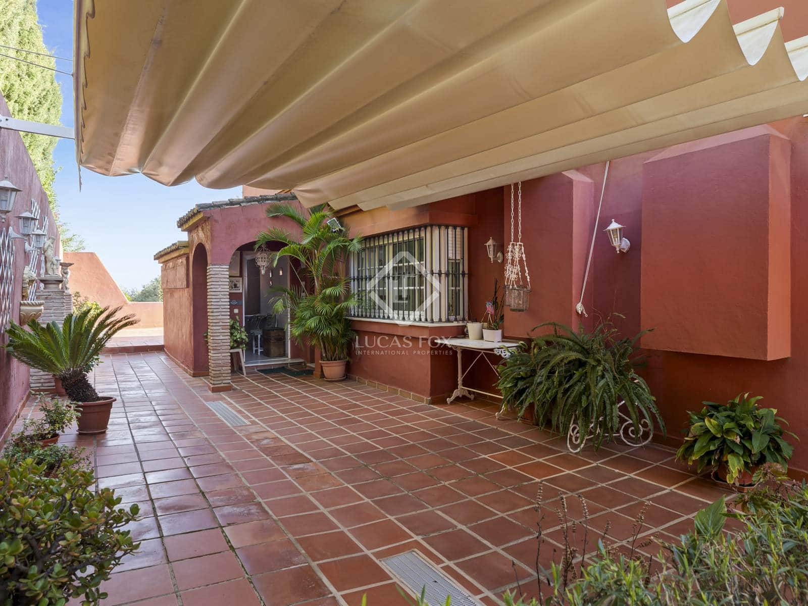 6 bedroom Villa for sale in Estepona with pool garage - € 3,800,000 (Ref: 8613944)