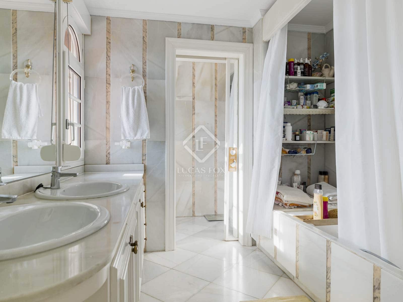 6 bedroom Villa for sale in Estepona with pool garage - € 3,800,000 (Ref: 8613944)