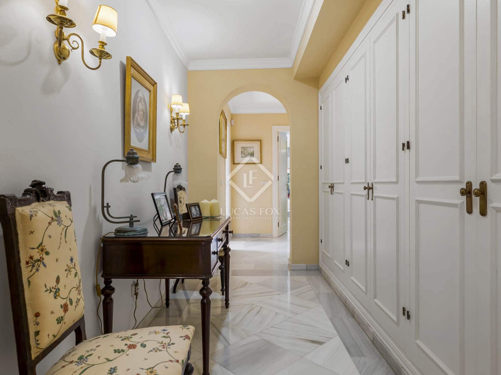 6 bedroom Villa for sale in Estepona with pool garage - € 3,800,000 (Ref: 8613944)