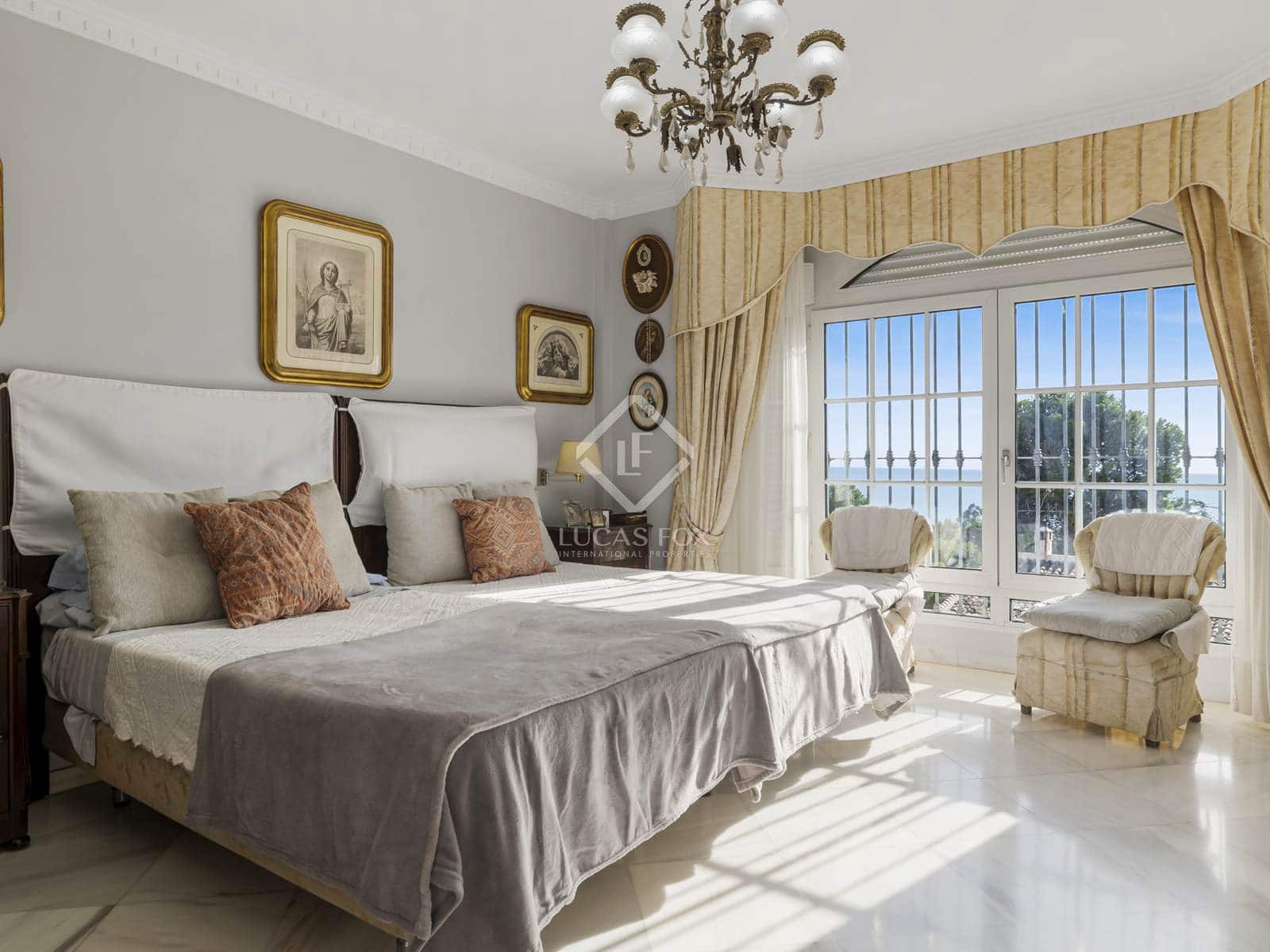 6 bedroom Villa for sale in Estepona with pool garage - € 3,800,000 (Ref: 8613944)