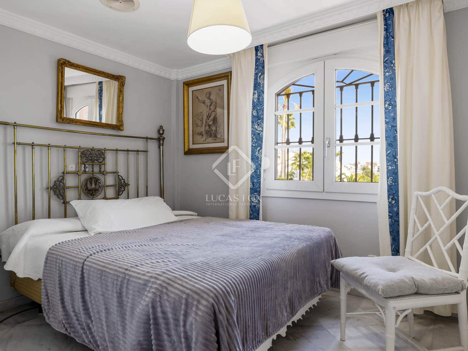 6 bedroom Villa for sale in Estepona with pool garage - € 3,800,000 (Ref: 8613944)