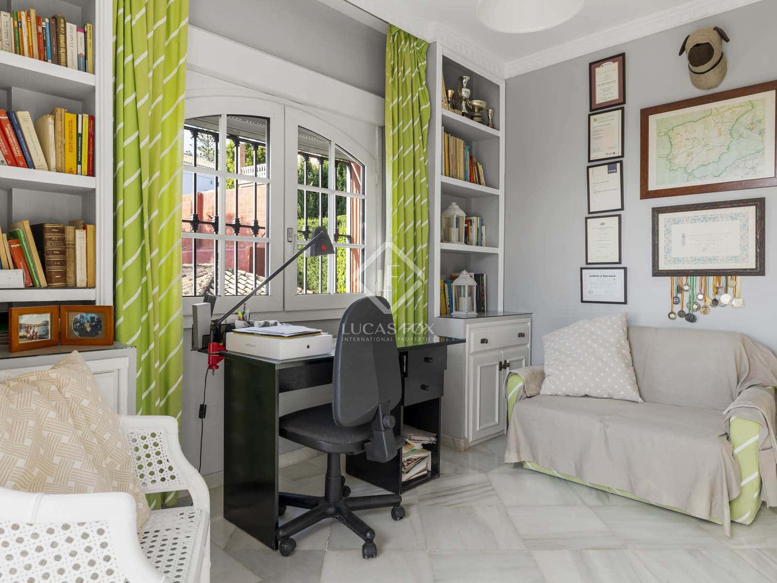 6 bedroom Villa for sale in Estepona with pool garage - € 3,800,000 (Ref: 8613944)