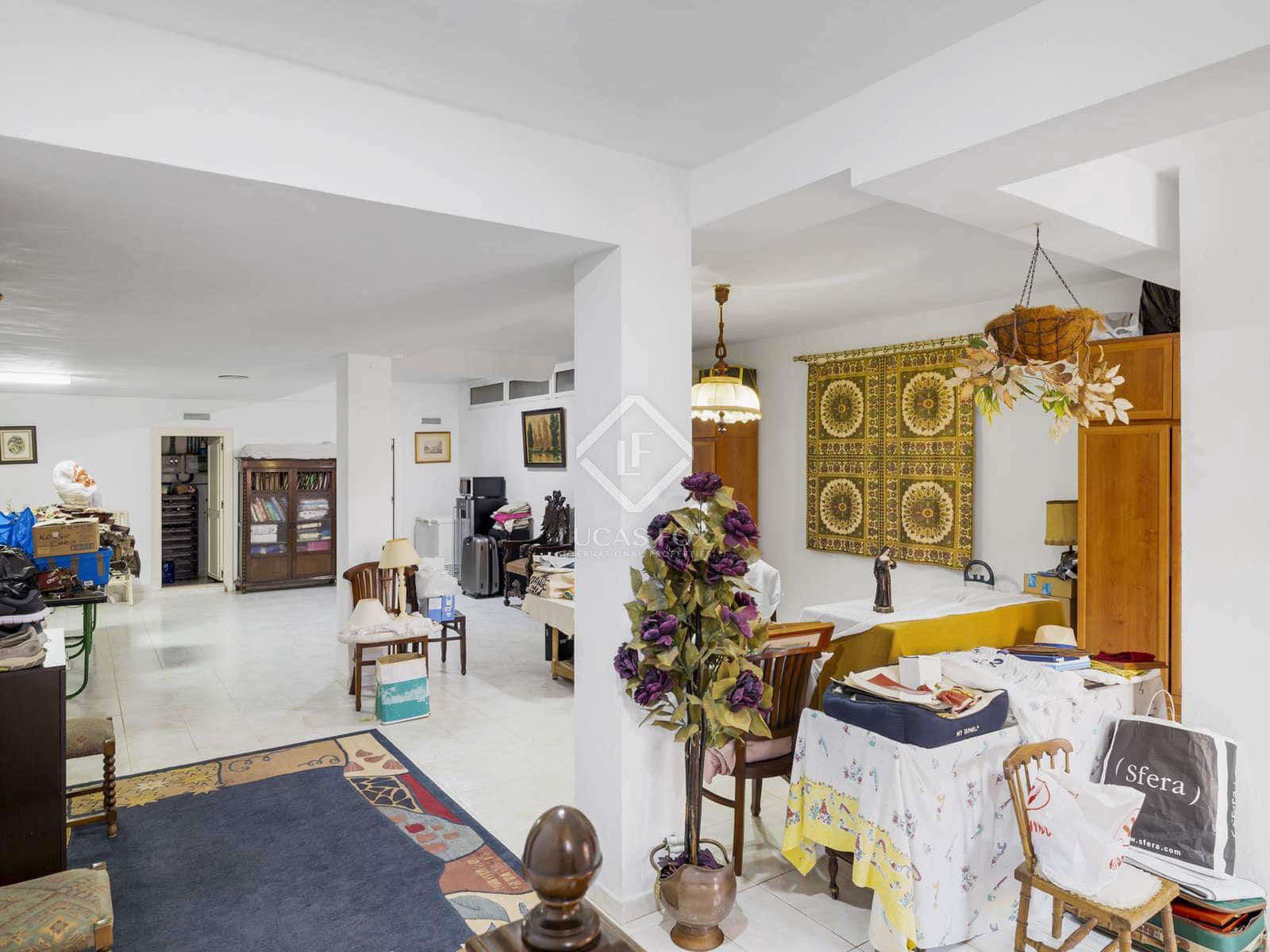 6 bedroom Villa for sale in Estepona with pool garage - € 3,800,000 (Ref: 8613944)