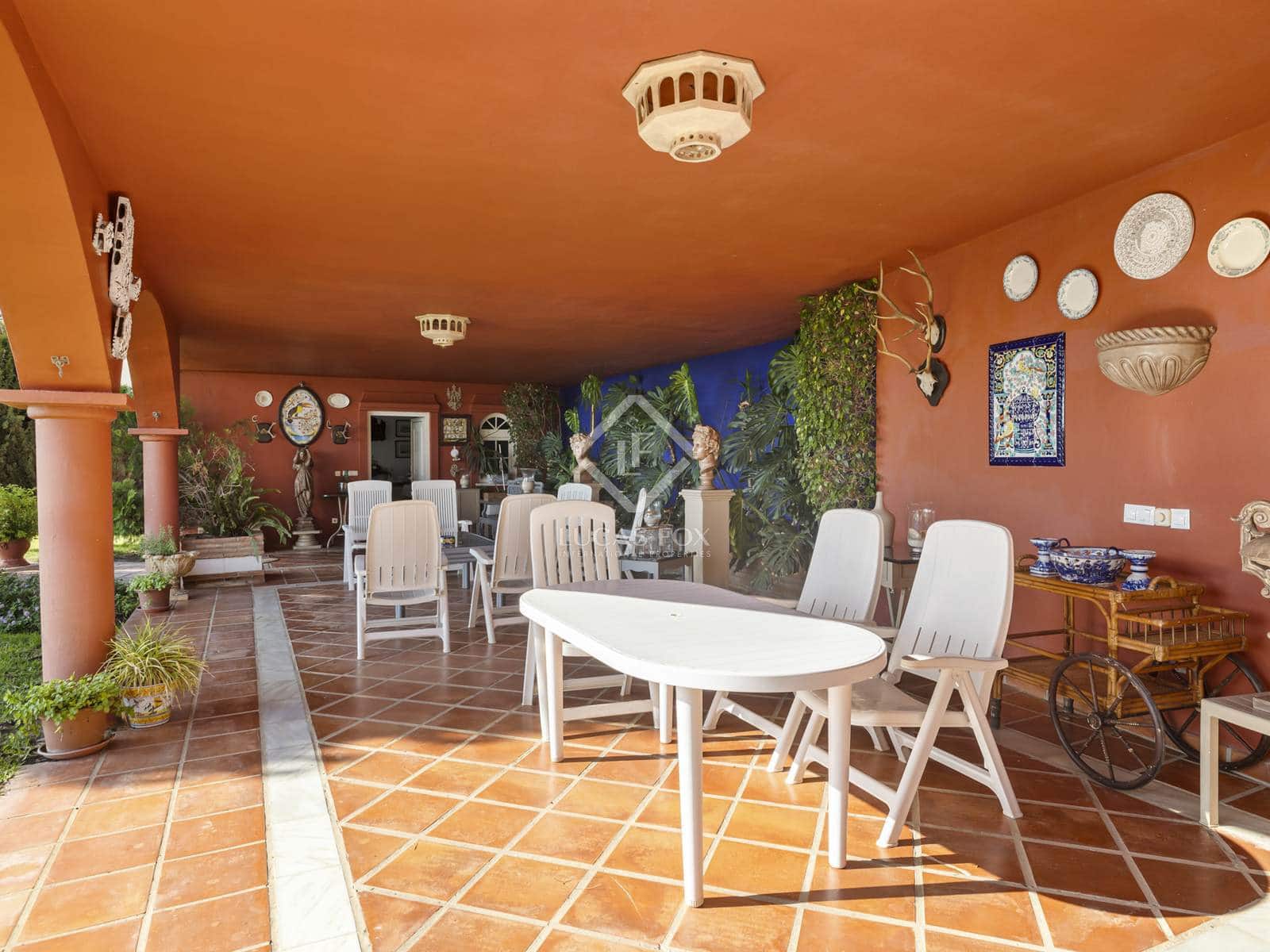 6 bedroom Villa for sale in Estepona with pool garage - € 3,800,000 (Ref: 8613944)