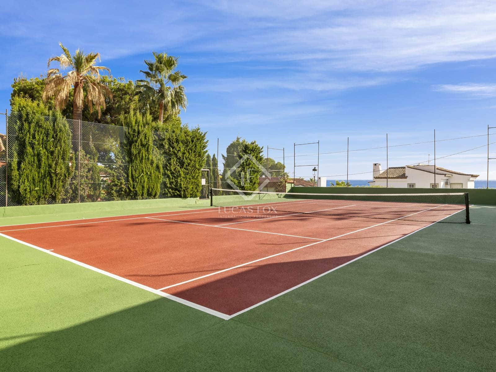 6 bedroom Villa for sale in Estepona with pool garage - € 3,800,000 (Ref: 8613944)