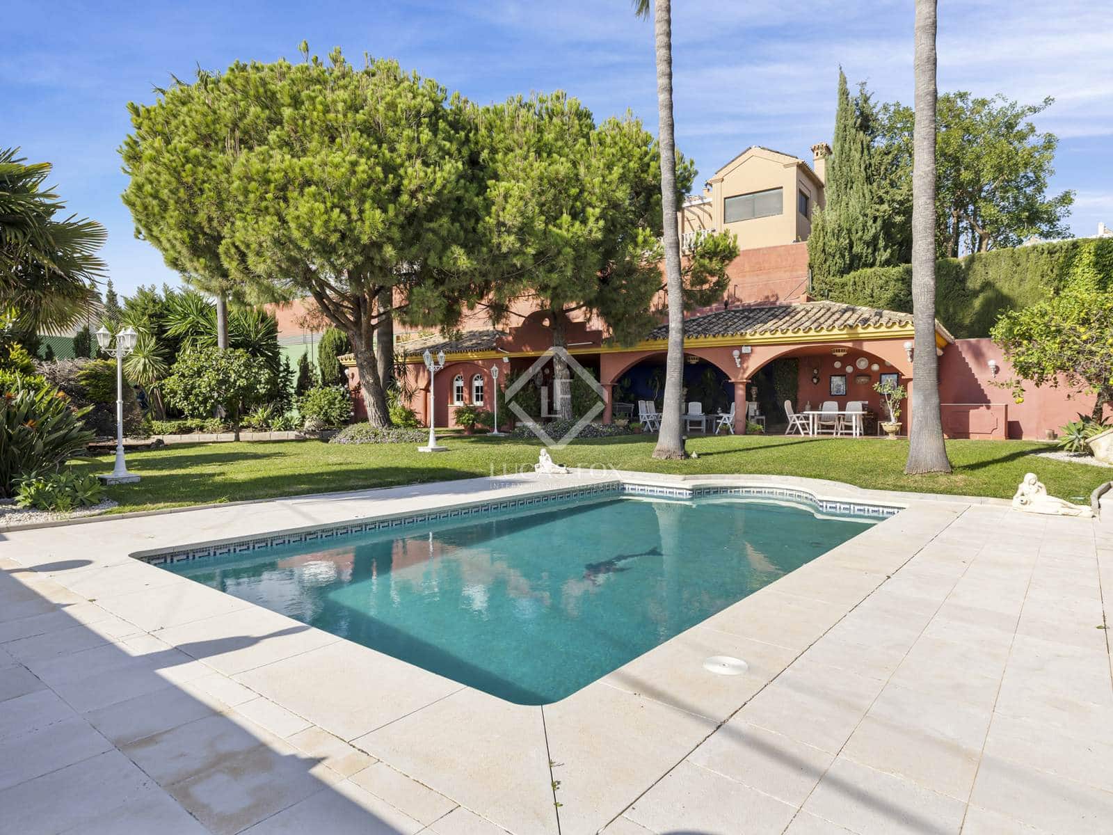 6 bedroom Villa for sale in Estepona with pool garage - € 3,800,000 (Ref: 8613944)