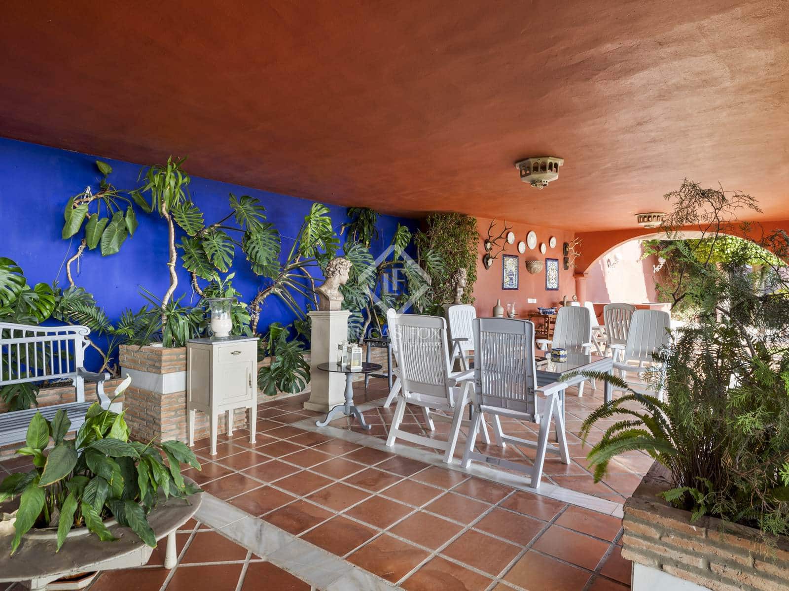 6 bedroom Villa for sale in Estepona with pool garage - € 3,800,000 (Ref: 8613944)