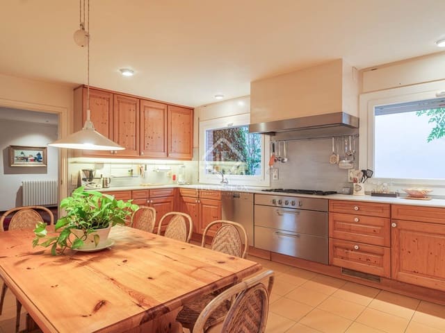 6 bedroom Villa for sale in Premià de Dalt with pool garage - € 1,650,000 (Ref: 8613966)