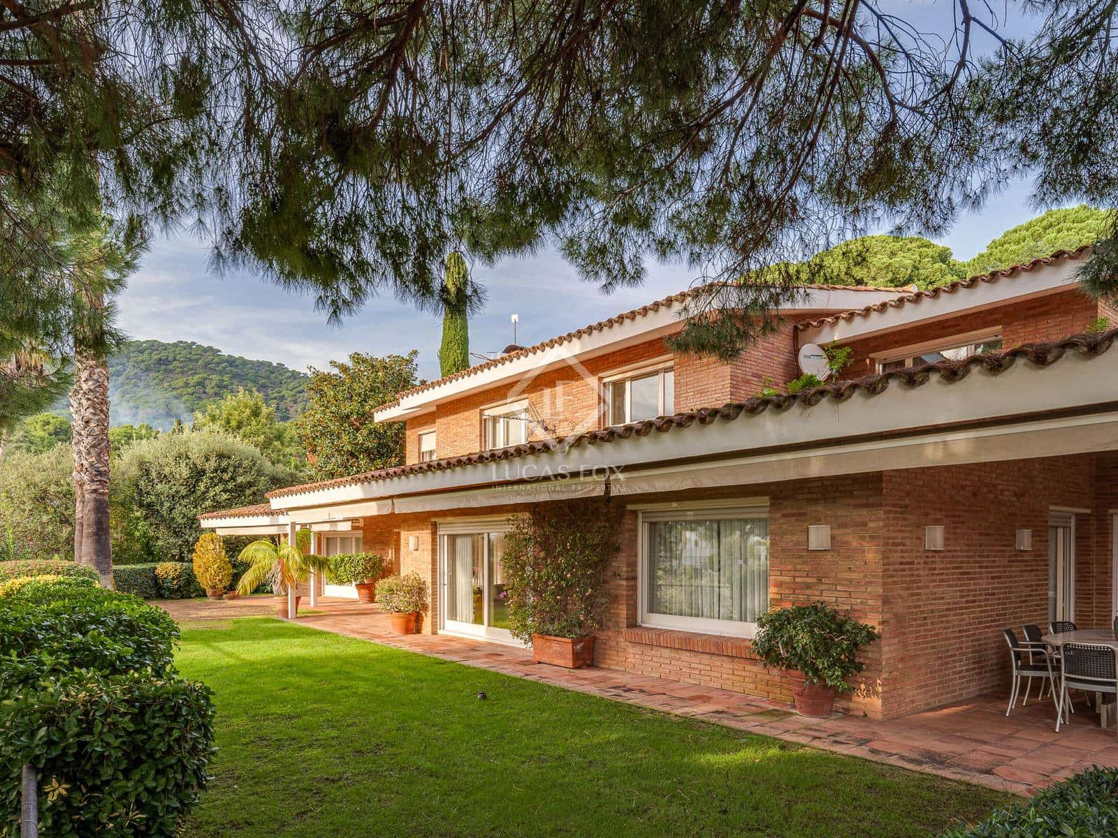 6 soverom Villa til salgs i Premia de Dalt med svømmebasseng garasje - € 1 650 000 (Ref: 8613966)