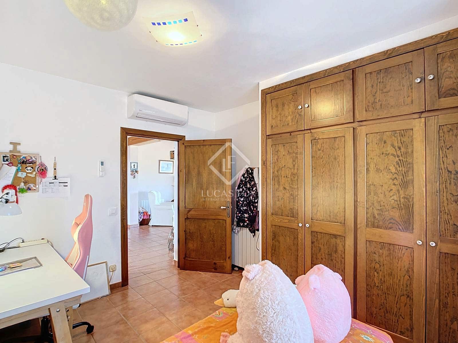 5 soveværelse Finca/Landehus til salg i Ciutadella de Menorca med swimmingpool garage - € 1.450.000 (Ref: 8614659)