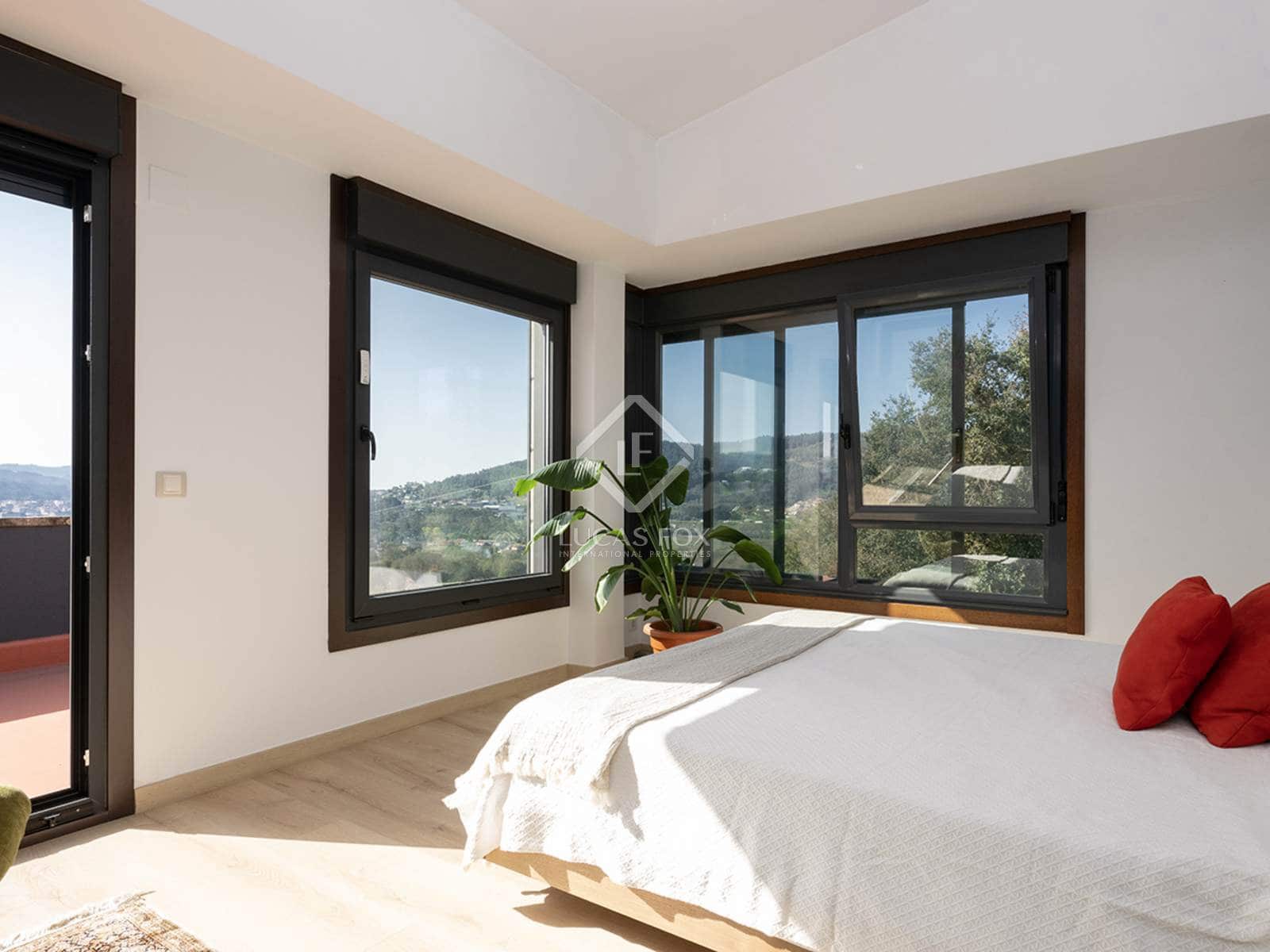 5 bedroom Villa for sale in Pontevedra city with pool garage - € 790,000 (Ref: 8616448)