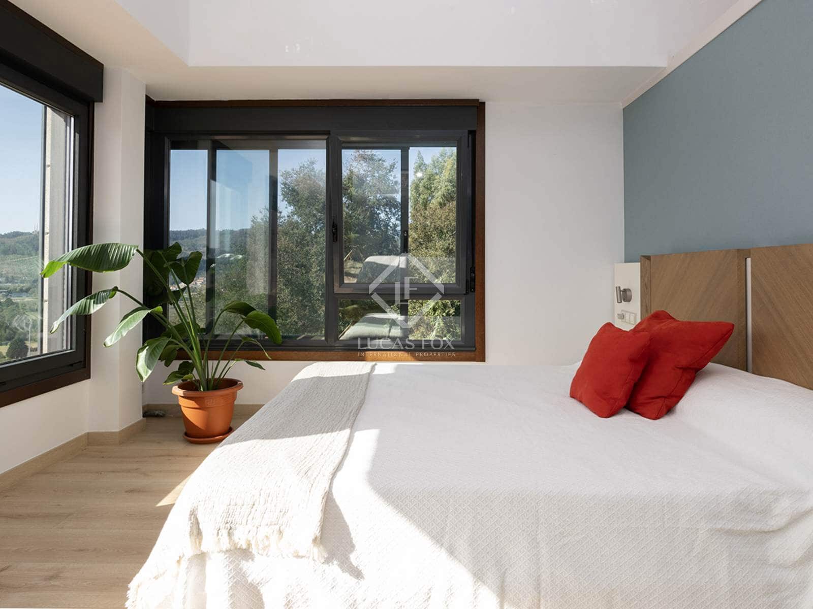 5 bedroom Villa for sale in Pontevedra city with pool garage - € 790,000 (Ref: 8616448)