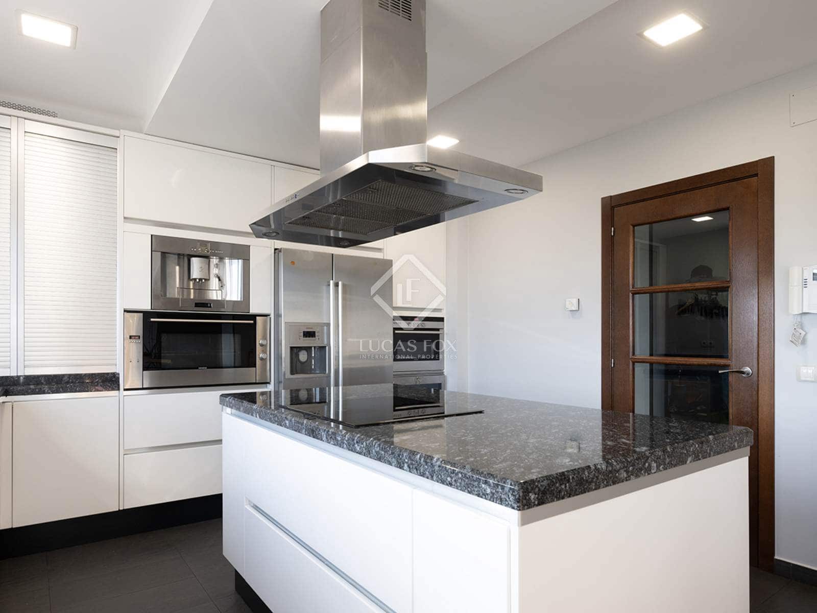 5 bedroom Villa for sale in Pontevedra city with pool garage - € 790,000 (Ref: 8616448)