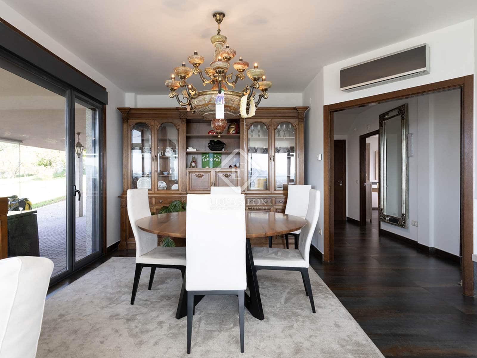 5 bedroom Villa for sale in Pontevedra city with pool garage - € 790,000 (Ref: 8616448)