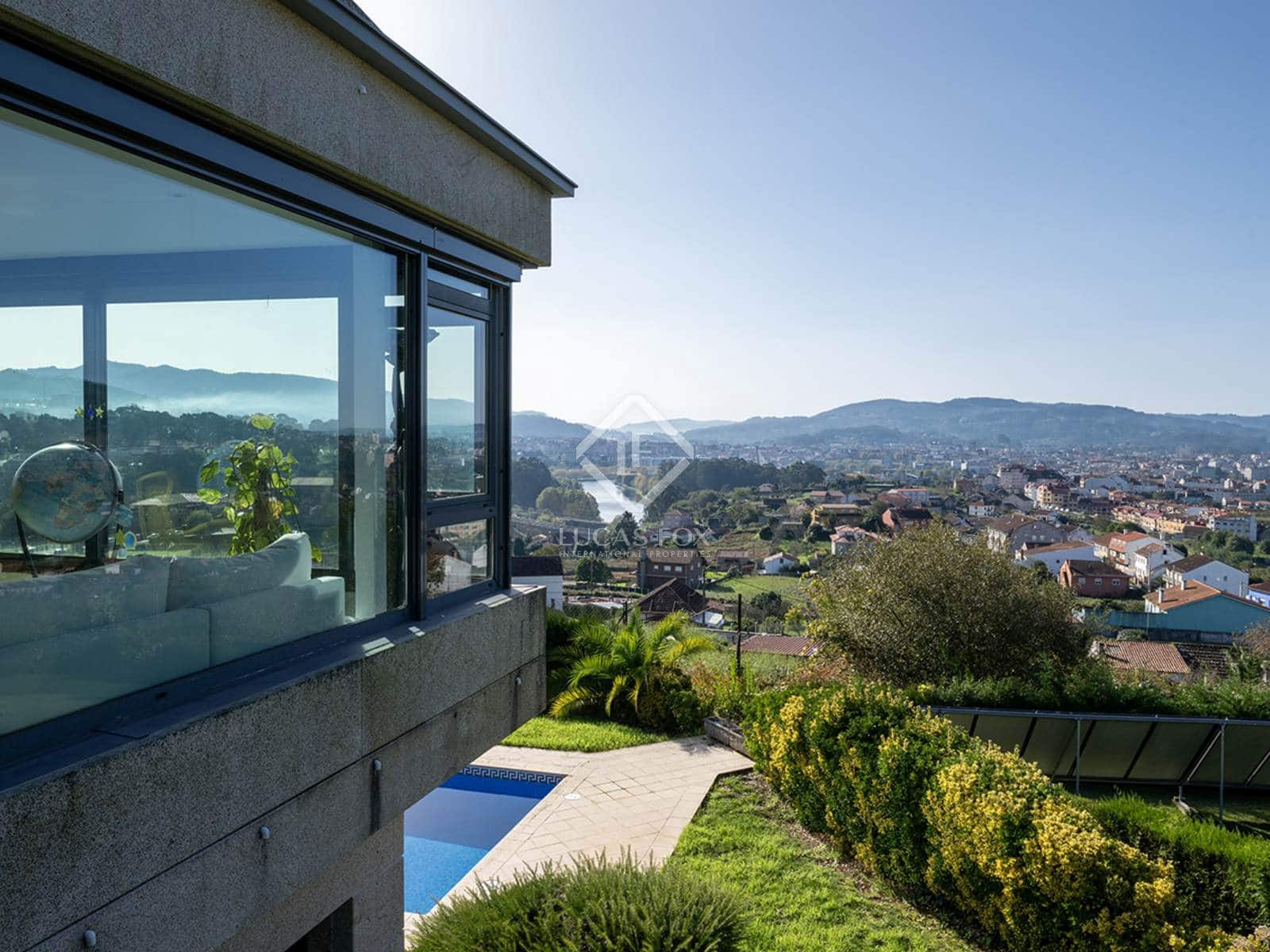 5 bedroom Villa for sale in Pontevedra city with pool garage - € 790,000 (Ref: 8616448)