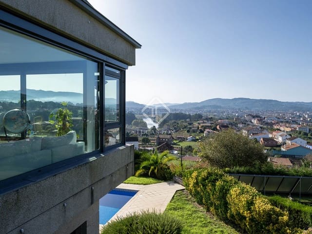 5 soveværelse Villa til salg i Pontevedra by med swimmingpool garage - € 790.000 (Ref: 8616448)