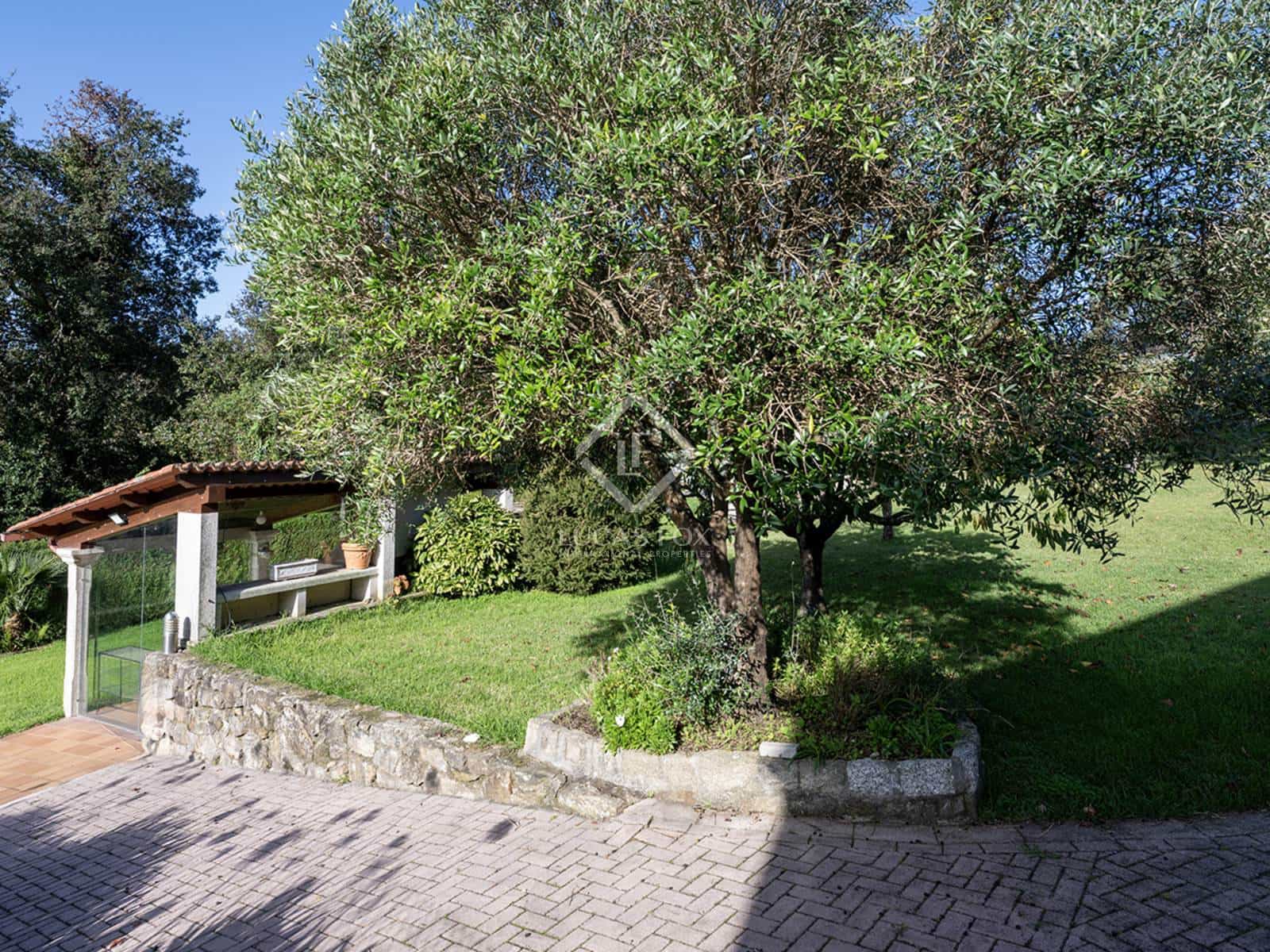 5 bedroom Villa for sale in Pontevedra city with pool garage - € 790,000 (Ref: 8616448)