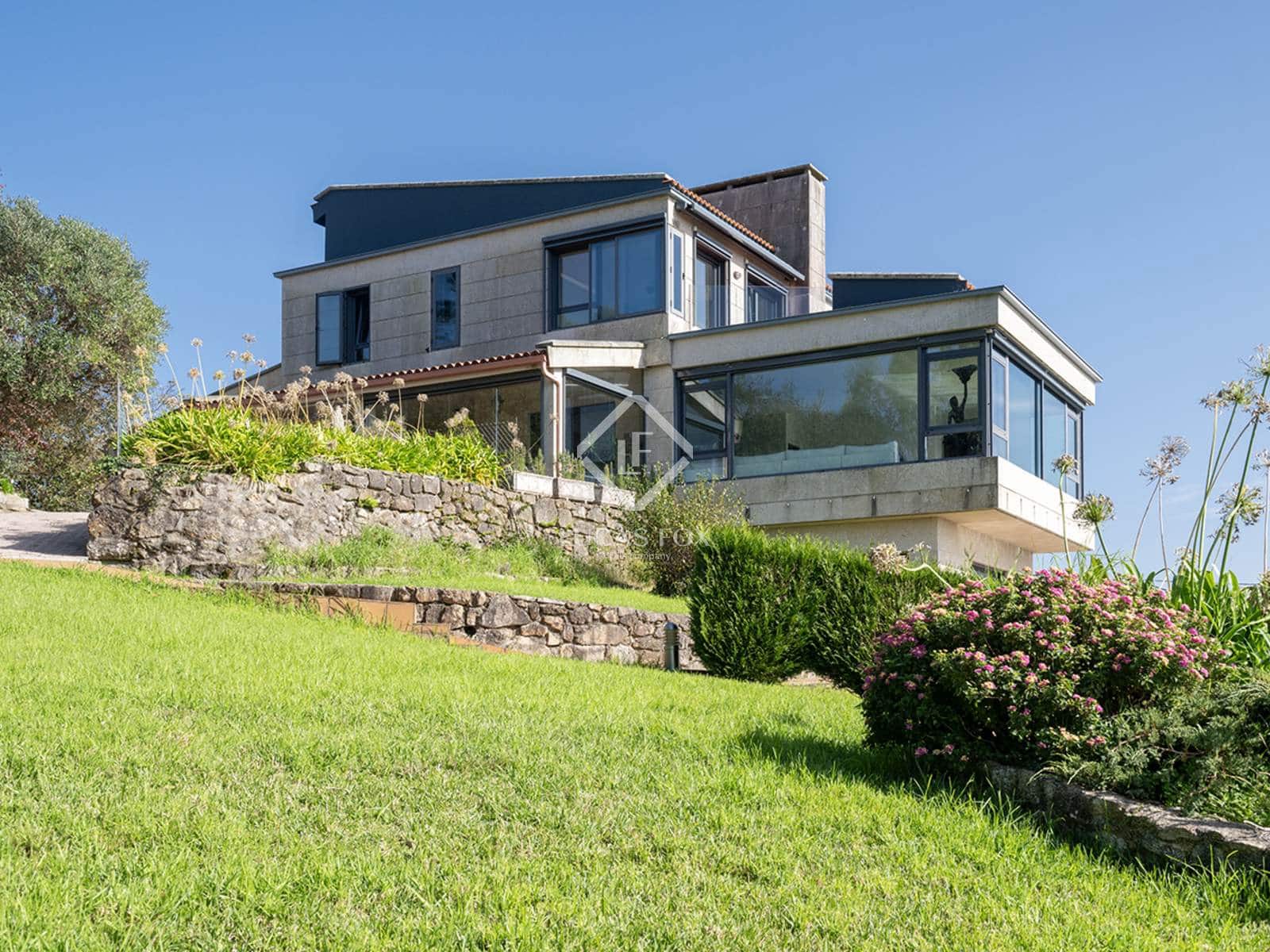 5 bedroom Villa for sale in Pontevedra city with pool garage - € 790,000 (Ref: 8616448)