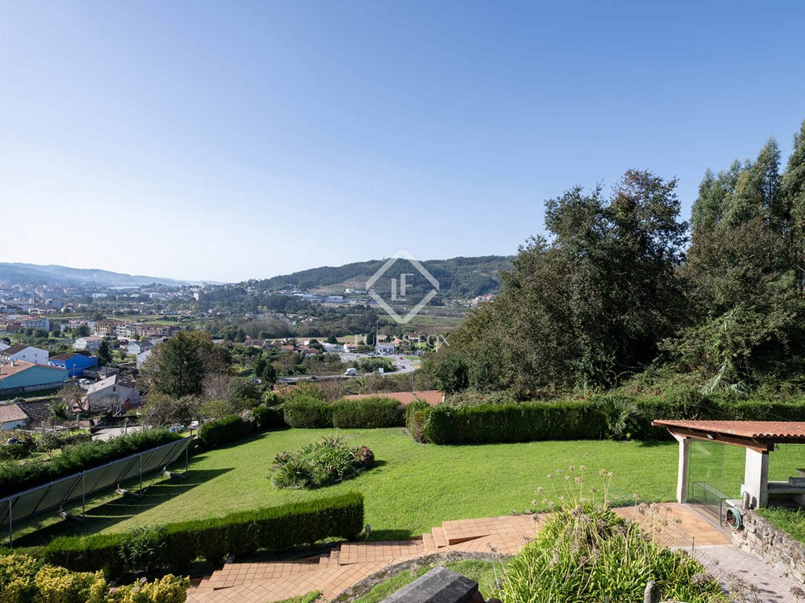 5 bedroom Villa for sale in Pontevedra city with pool garage - € 790,000 (Ref: 8616448)