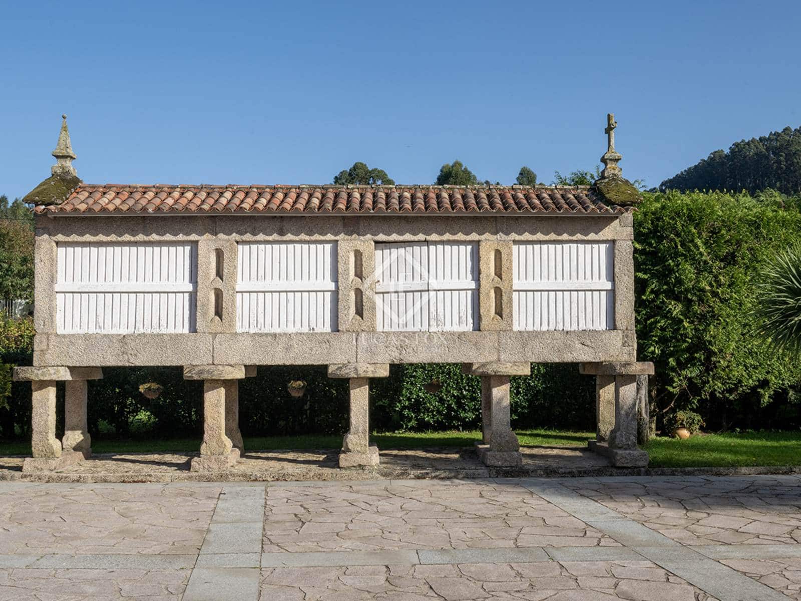 5 bedroom Villa for sale in Vilagarcia de Arousa with pool garage - € 795,000 (Ref: 8616537)