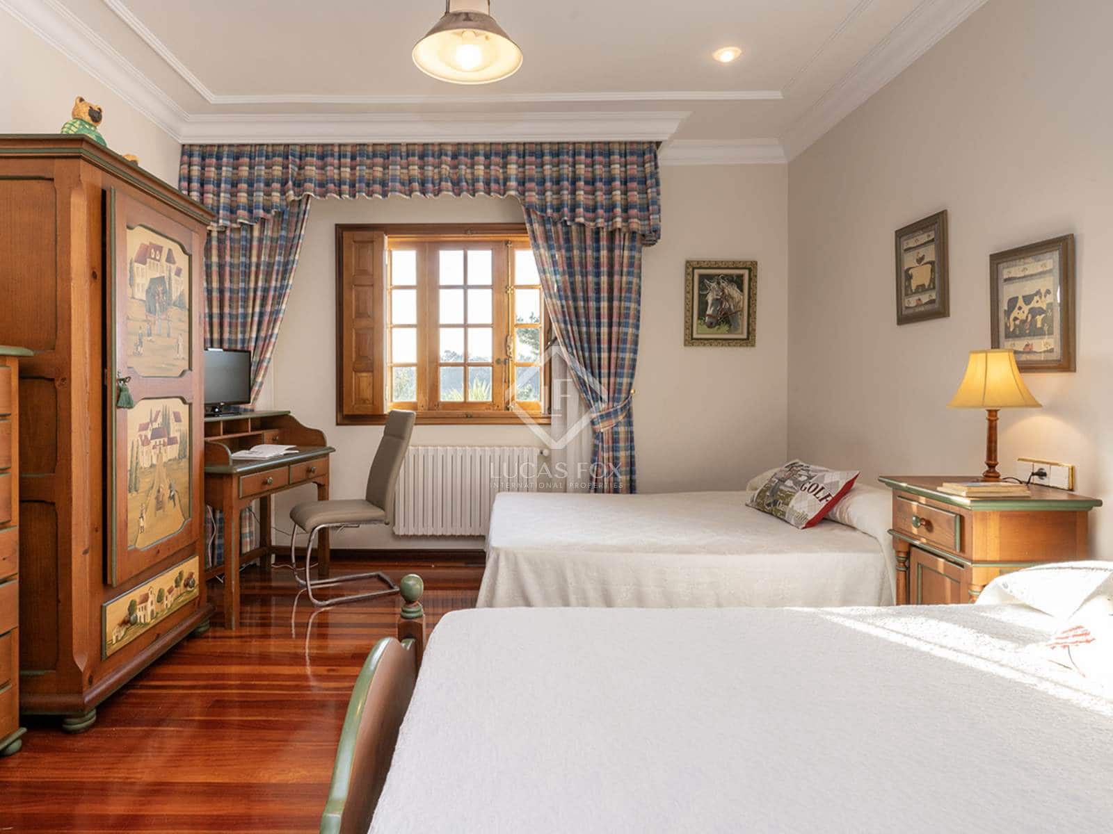 5 bedroom Villa for sale in Vilagarcia de Arousa with pool garage - € 795,000 (Ref: 8616537)