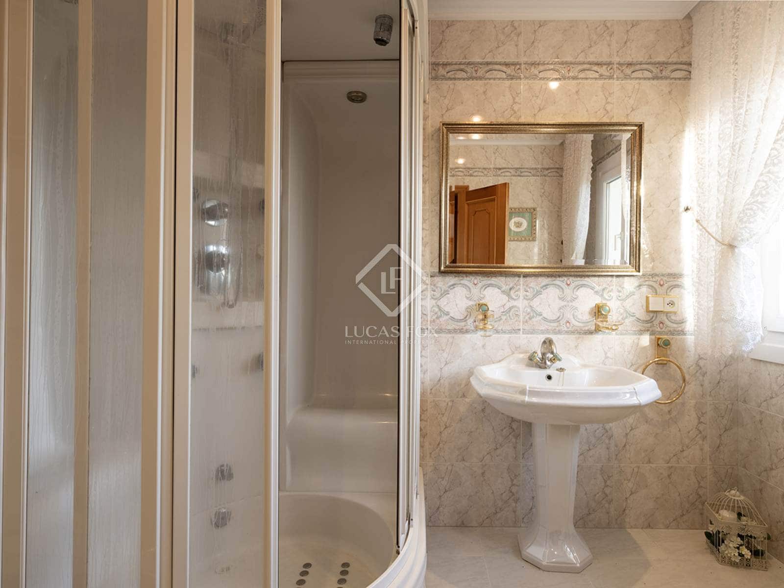 5 bedroom Villa for sale in Vilagarcia de Arousa with pool garage - € 795,000 (Ref: 8616537)