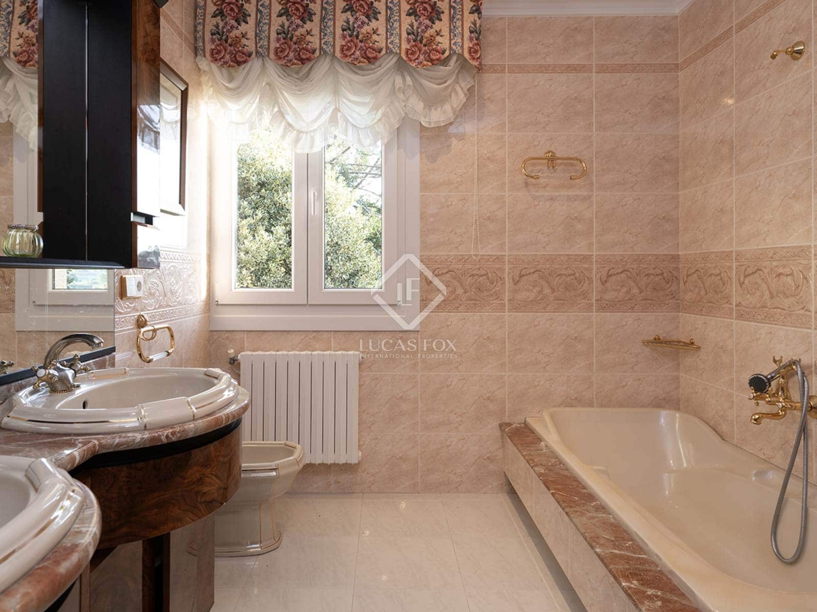 5 bedroom Villa for sale in Vilagarcia de Arousa with pool garage - € 795,000 (Ref: 8616537)