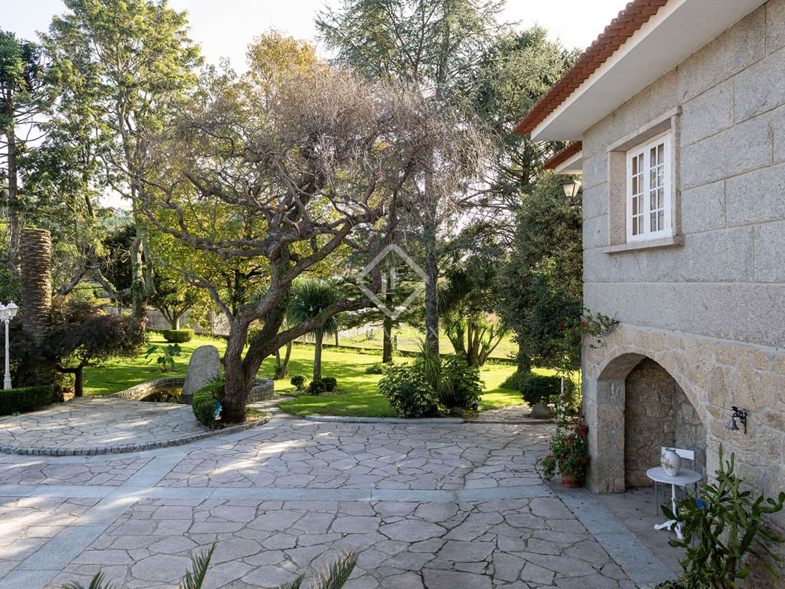 5 bedroom Villa for sale in Vilagarcia de Arousa with pool garage - € 795,000 (Ref: 8616537)