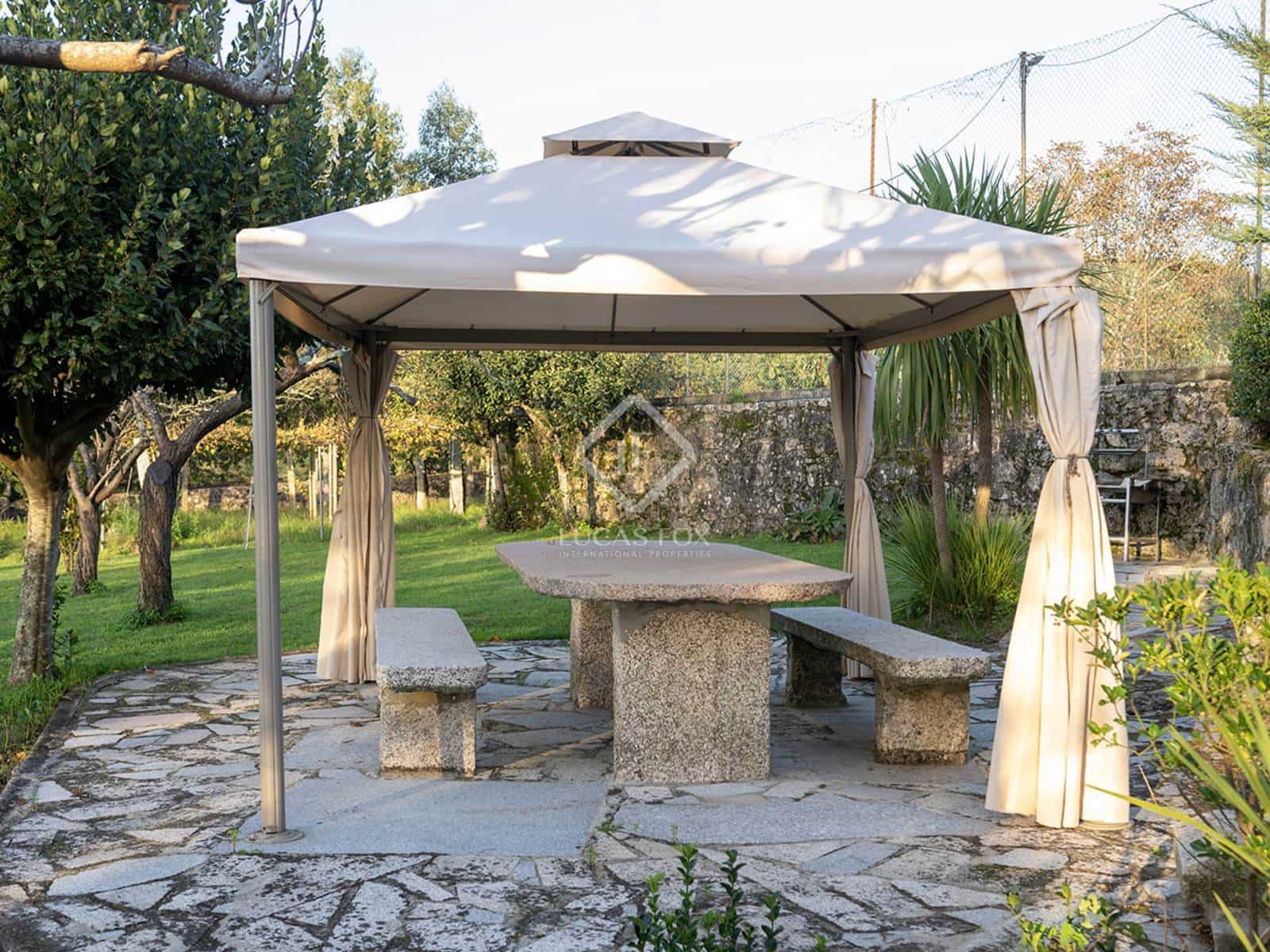 5 bedroom Villa for sale in Vilagarcia de Arousa with pool garage - € 795,000 (Ref: 8616537)