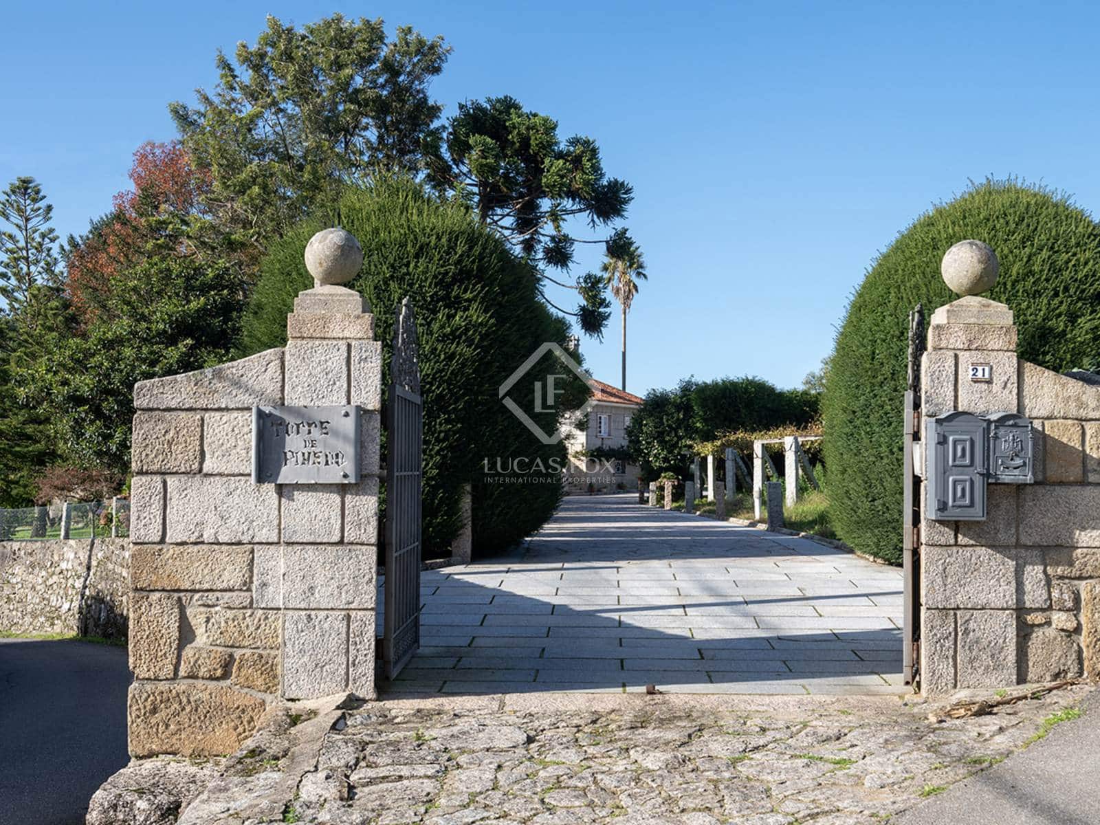 5 bedroom Villa for sale in Vilagarcia de Arousa with pool garage - € 795,000 (Ref: 8616537)