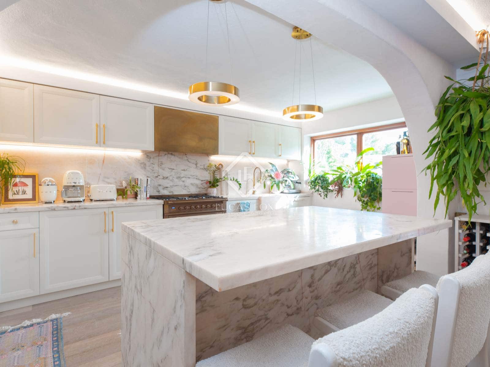 3 soveværelse Villa til salg i Cala Llonga med swimmingpool garage - € 2.350.000 (Ref: 8625920)