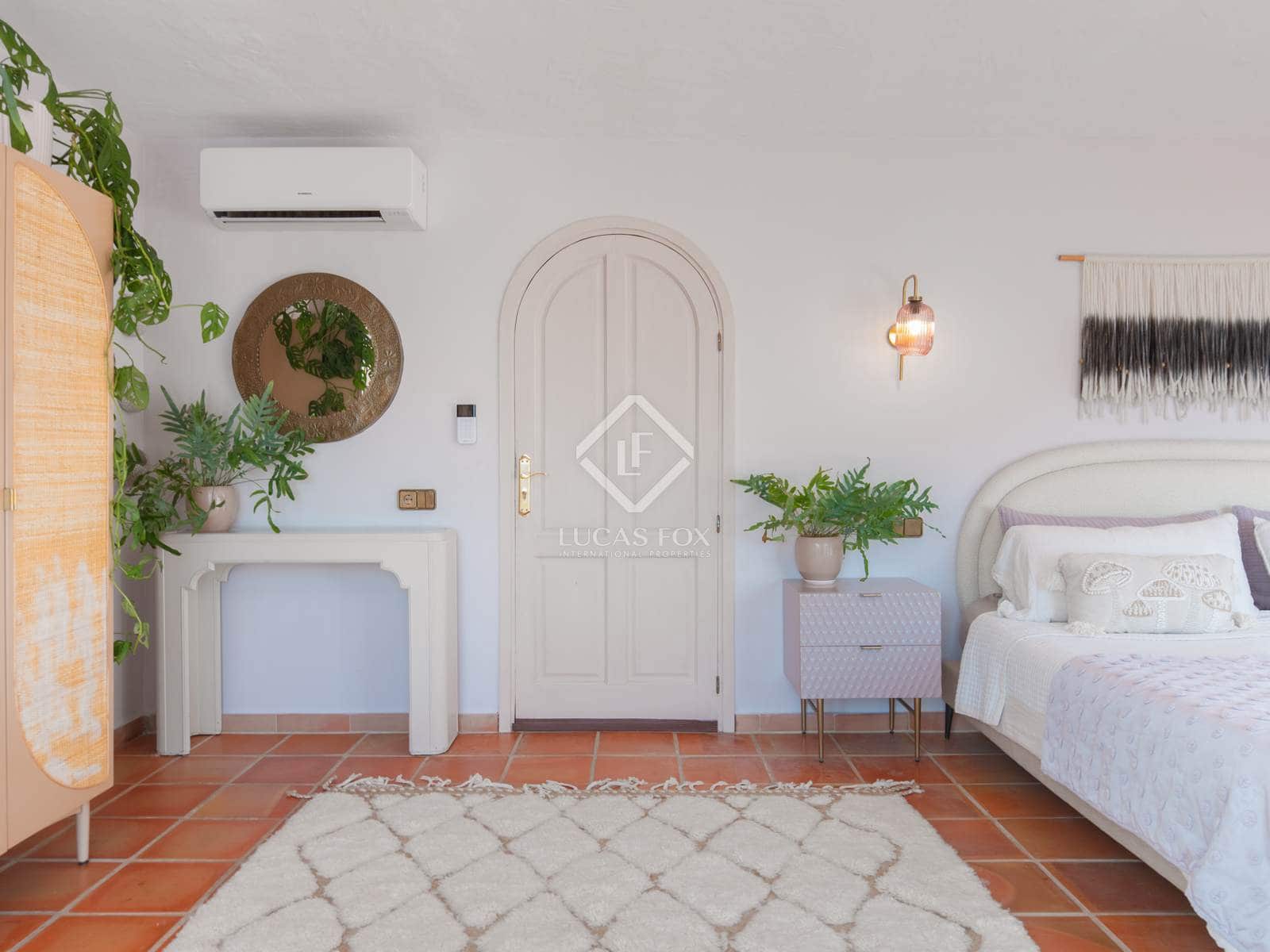 3 soveværelse Villa til salg i Cala Llonga med swimmingpool garage - € 2.350.000 (Ref: 8625920)