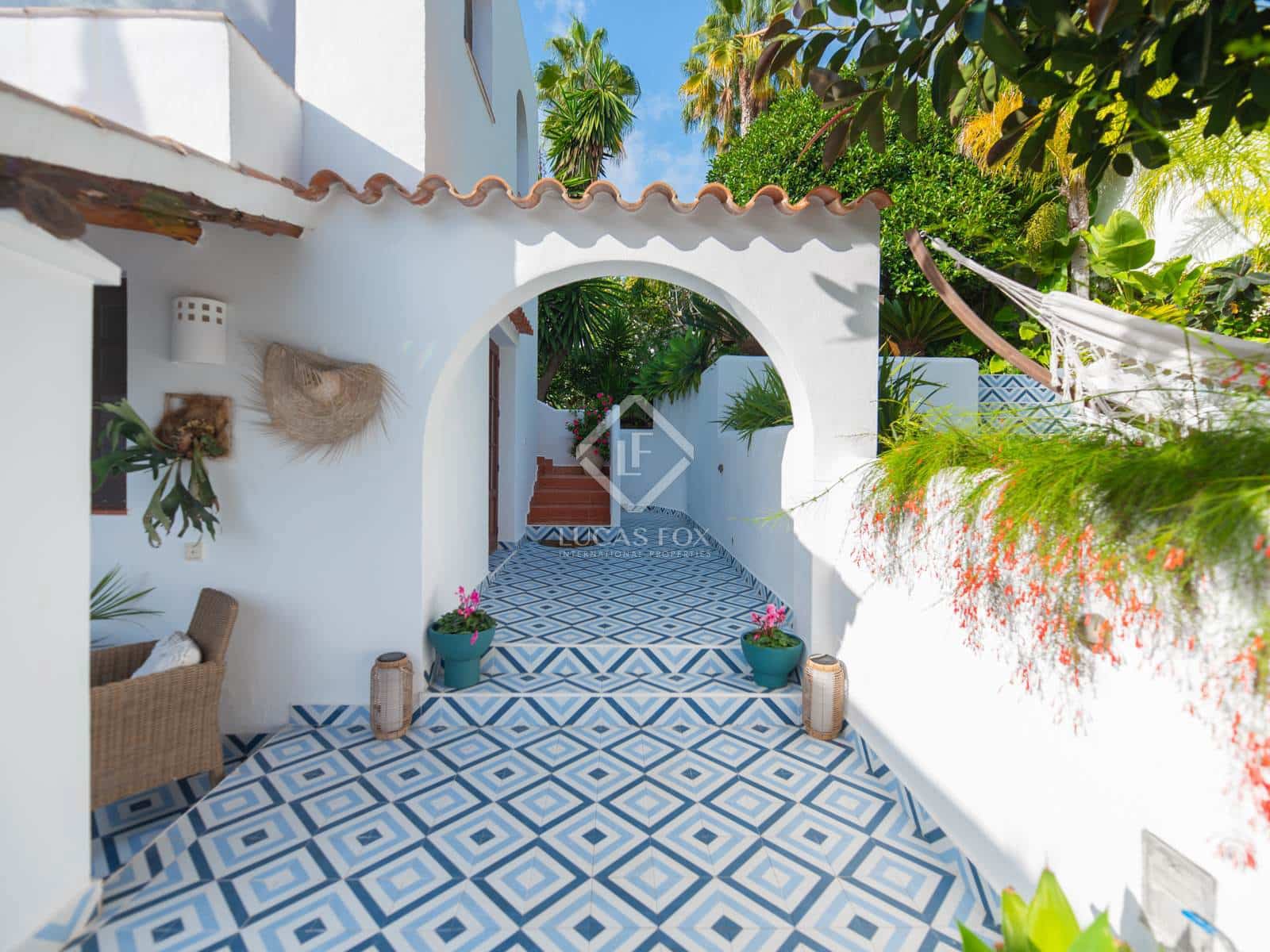 3 soveværelse Villa til salg i Cala Llonga med swimmingpool garage - € 2.350.000 (Ref: 8625920)