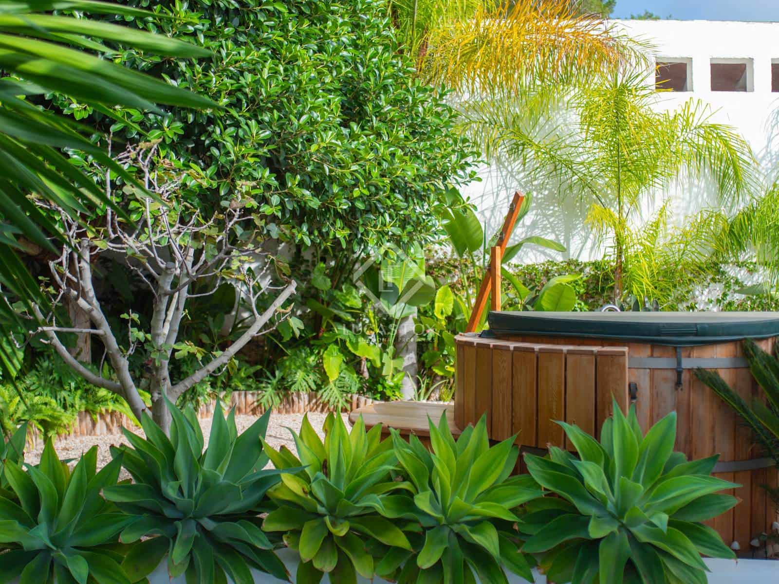 3 soveværelse Villa til salg i Cala Llonga med swimmingpool garage - € 2.350.000 (Ref: 8625920)