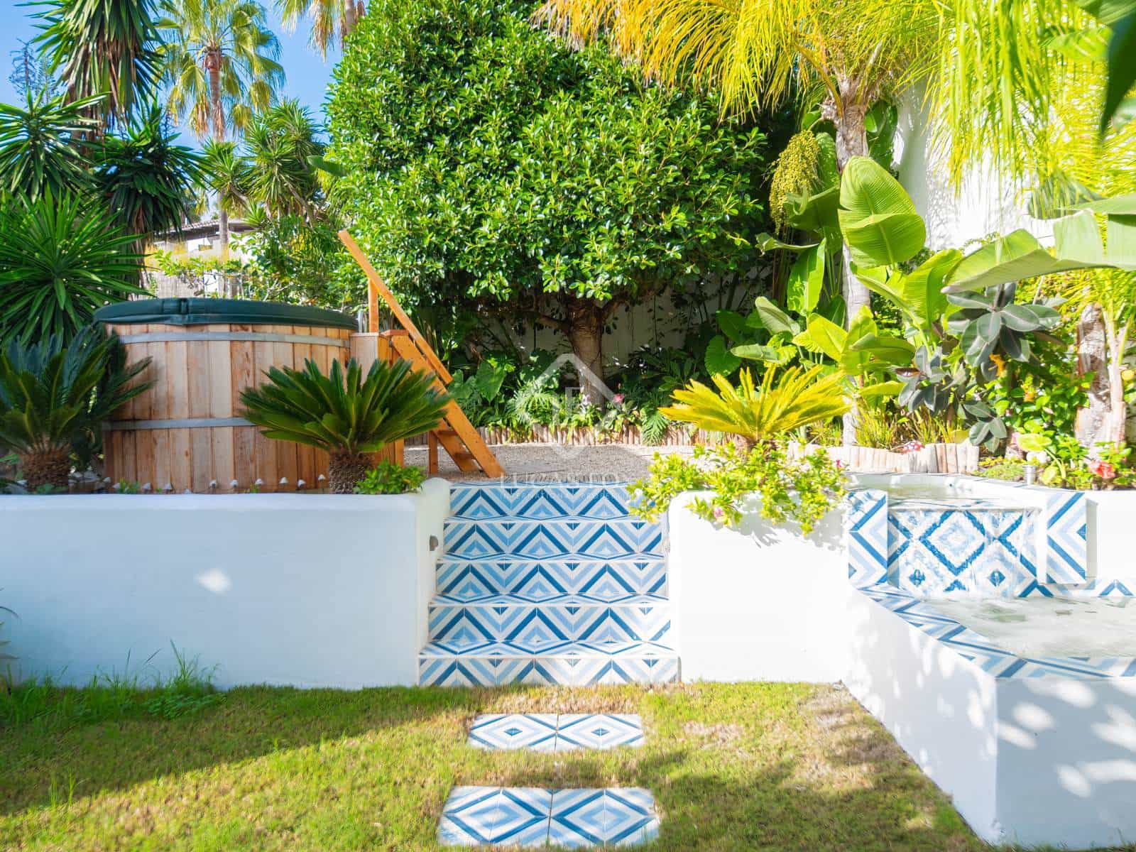 3 soveværelse Villa til salg i Cala Llonga med swimmingpool garage - € 2.350.000 (Ref: 8625920)