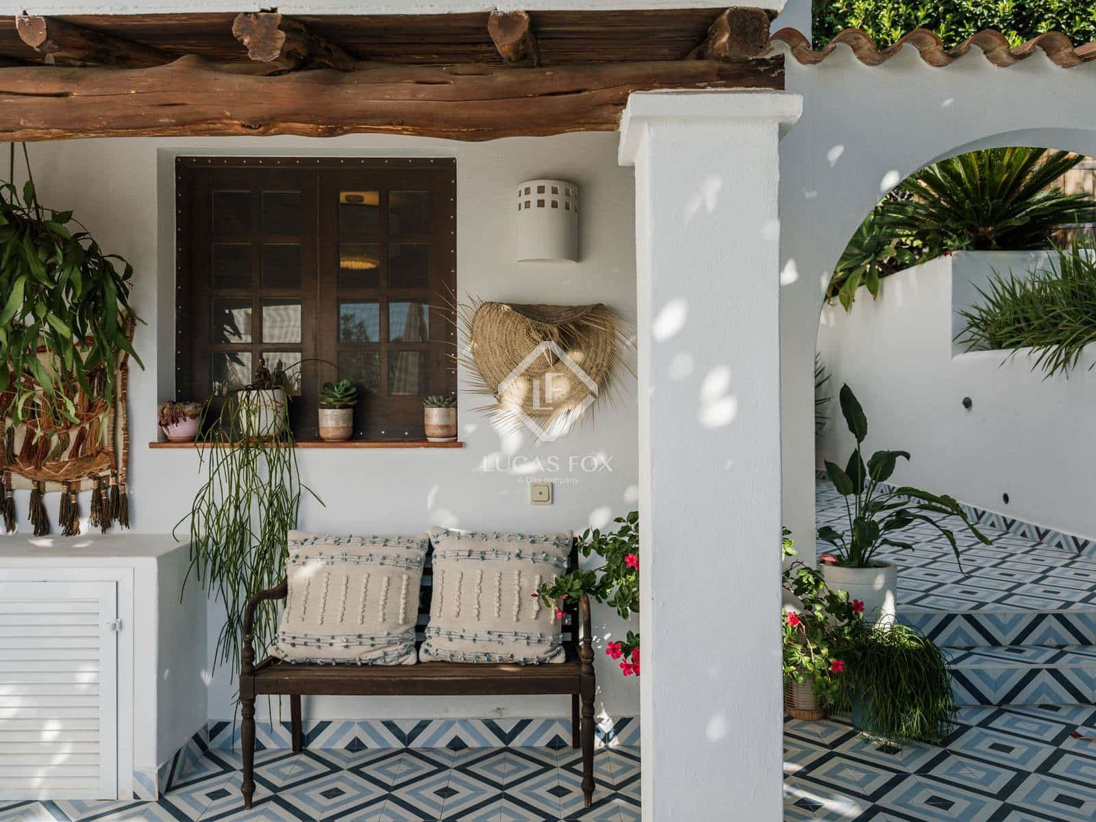 3 soveværelse Villa til salg i Cala Llonga med swimmingpool garage - € 2.350.000 (Ref: 8625920)