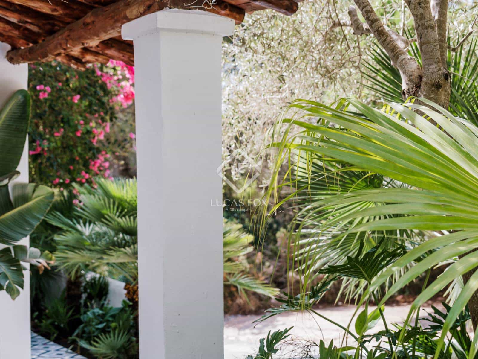 3 soveværelse Villa til salg i Cala Llonga med swimmingpool garage - € 2.350.000 (Ref: 8625920)