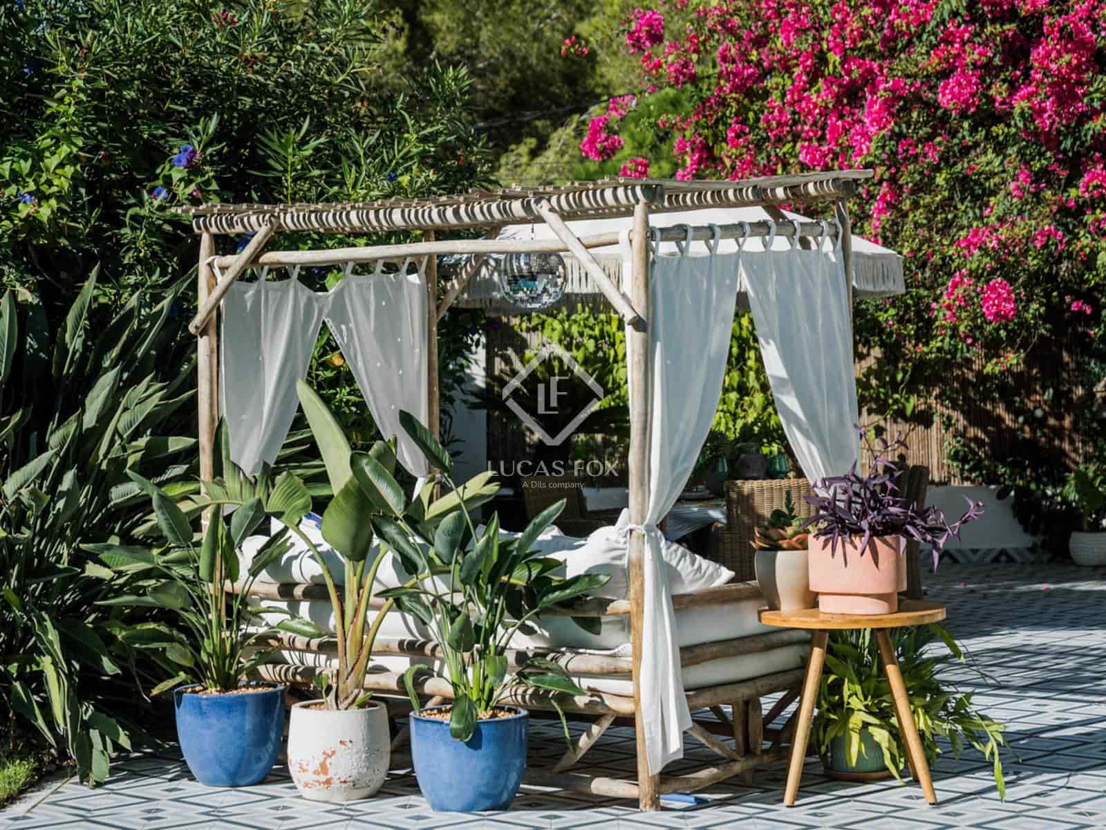 3 soveværelse Villa til salg i Cala Llonga med swimmingpool garage - € 2.350.000 (Ref: 8625920)