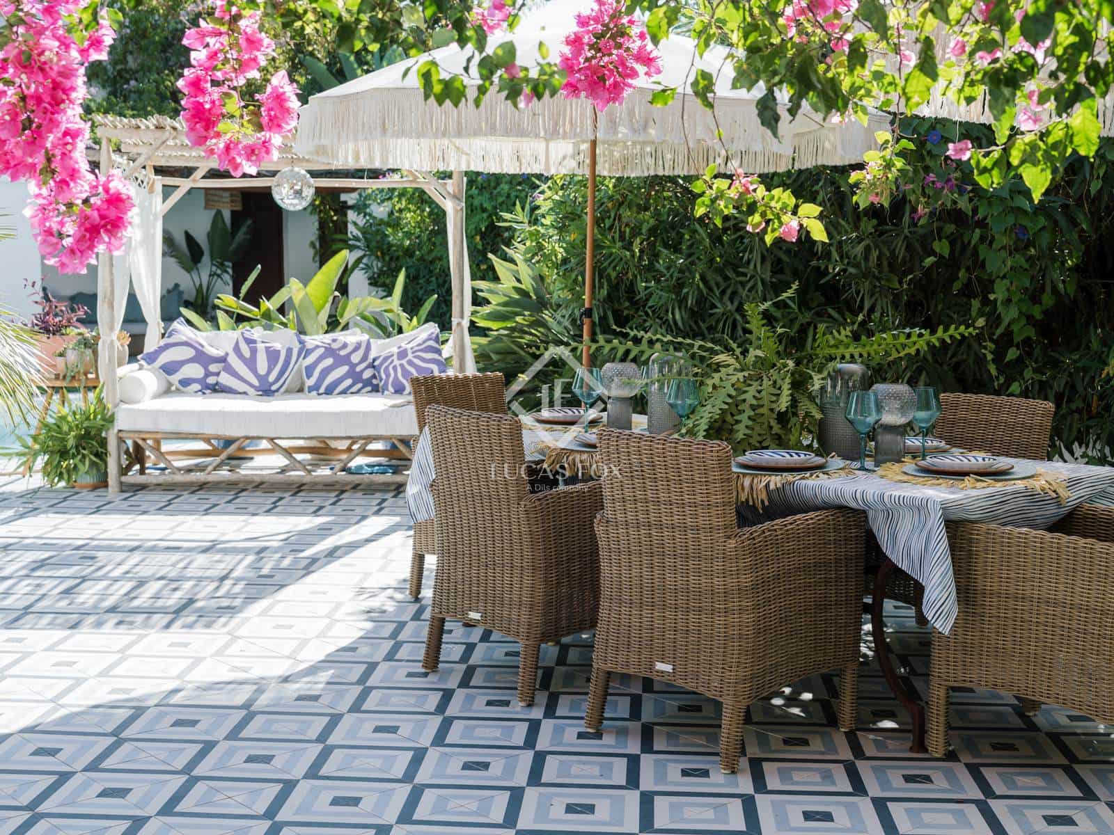 3 soveværelse Villa til salg i Cala Llonga med swimmingpool garage - € 2.350.000 (Ref: 8625920)