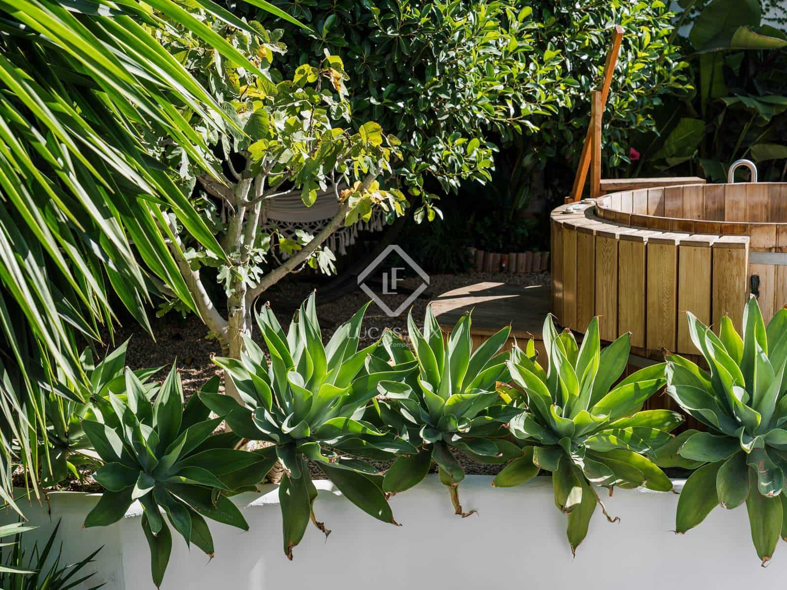 3 soveværelse Villa til salg i Cala Llonga med swimmingpool garage - € 2.350.000 (Ref: 8625920)