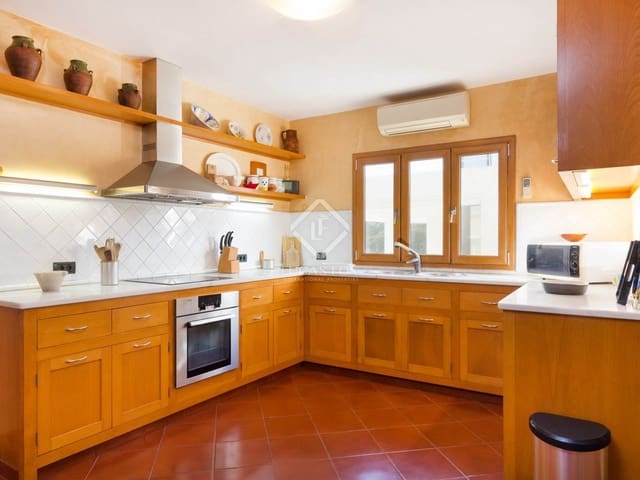 5 slaapkamer Villa te koop in Ciutadella de Menorca met zwembad garage - € 1.300.000 (Ref: 8632226)