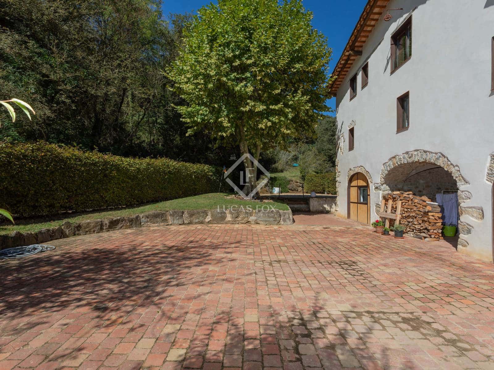 10 soveværelse Finca/Landehus til salg i Sant Feliu de Pallerols med swimmingpool garage - € 1.400.000 (Ref: 8635910)