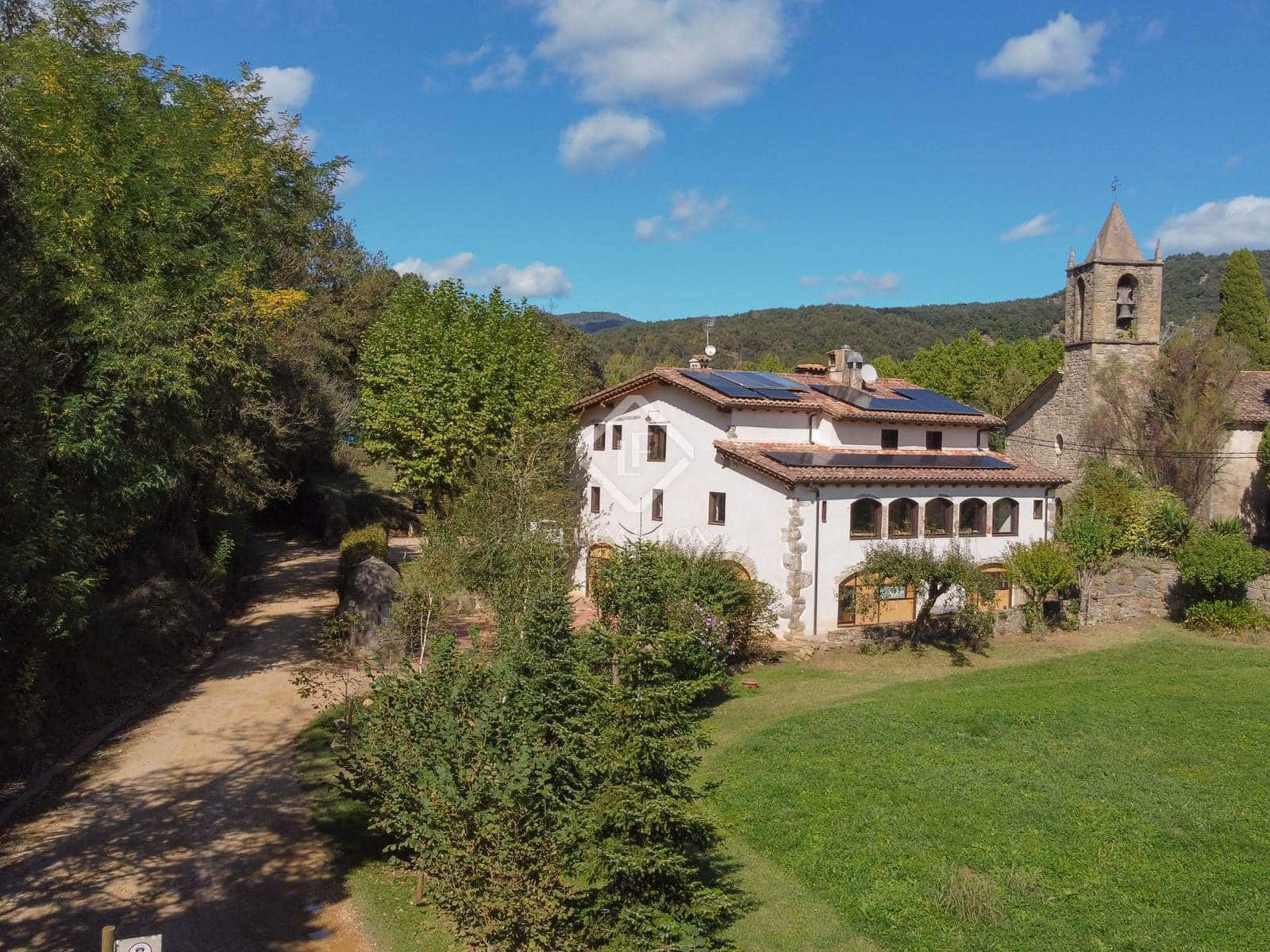 10 soveværelse Finca/Landehus til salg i Sant Feliu de Pallerols med swimmingpool garage - € 1.400.000 (Ref: 8635910)