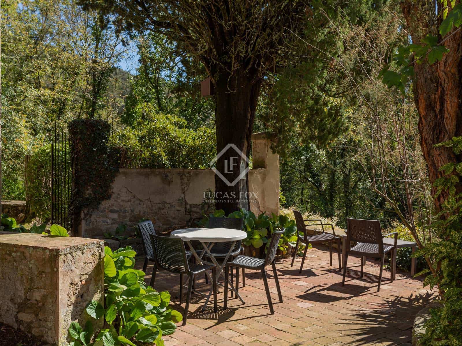 10 soveværelse Finca/Landehus til salg i Sant Feliu de Pallerols med swimmingpool garage - € 1.400.000 (Ref: 8635910)