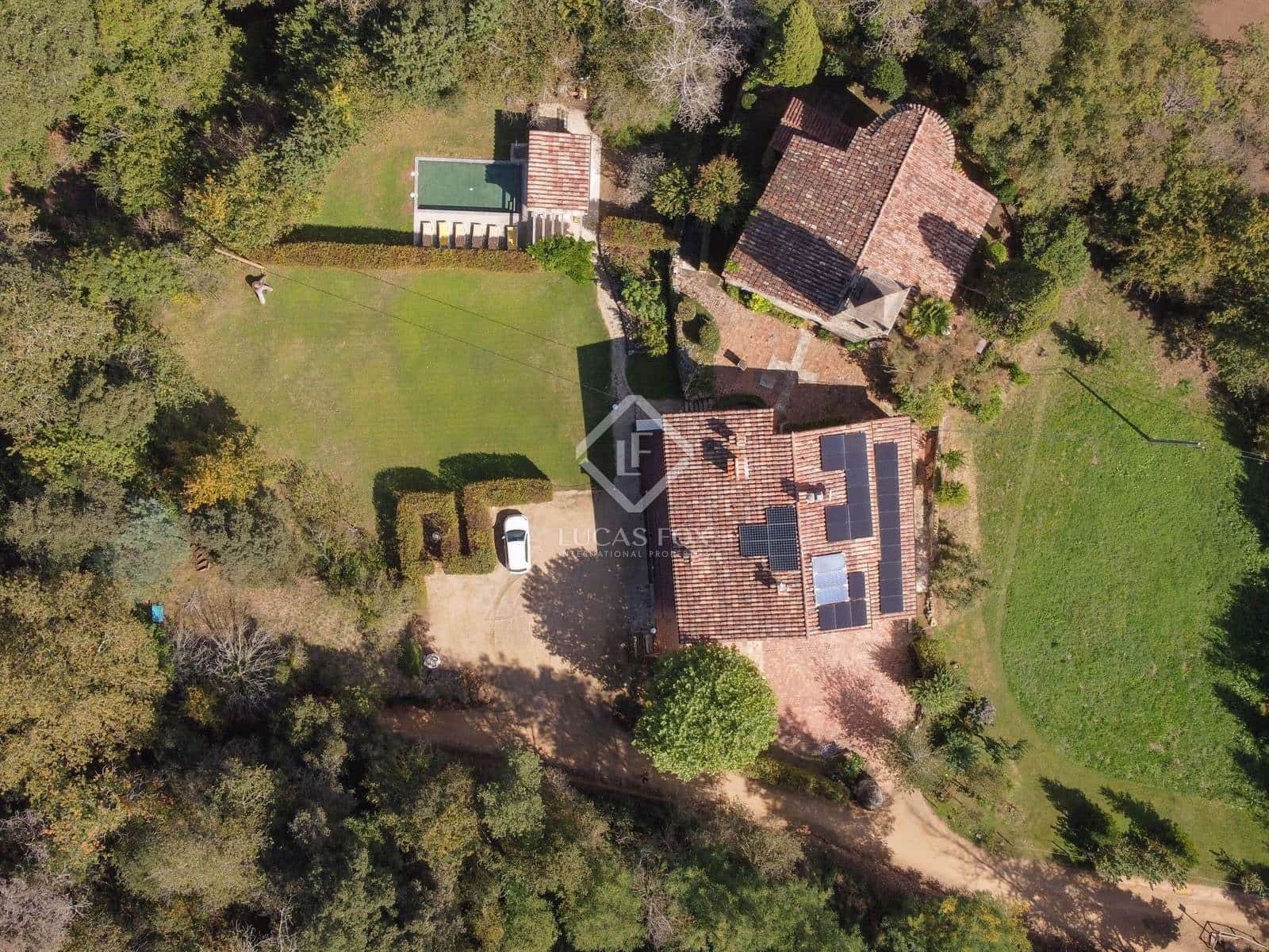 10 soveværelse Finca/Landehus til salg i Sant Feliu de Pallerols med swimmingpool garage - € 1.400.000 (Ref: 8635910)